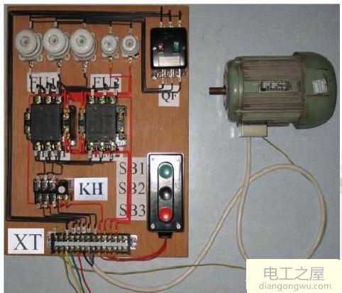 如何實(shí)現(xiàn)三相異步電動(dòng)機(jī)正反轉(zhuǎn)控制
