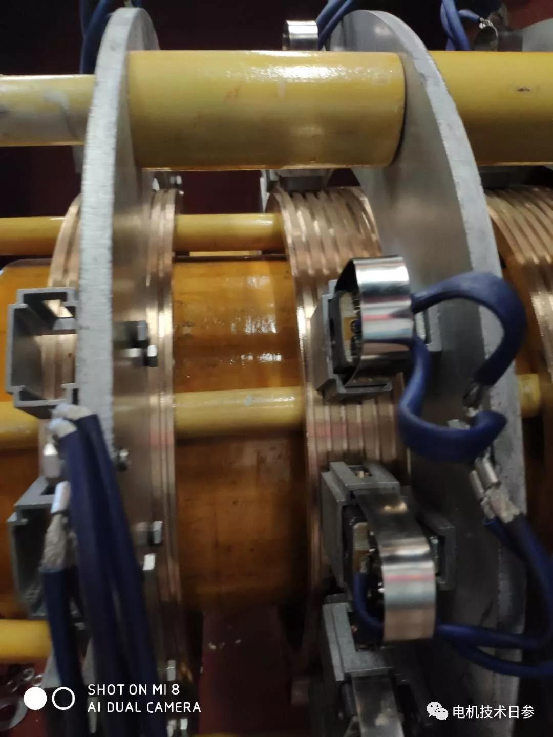 大型電機集電環為什么要開凹槽？